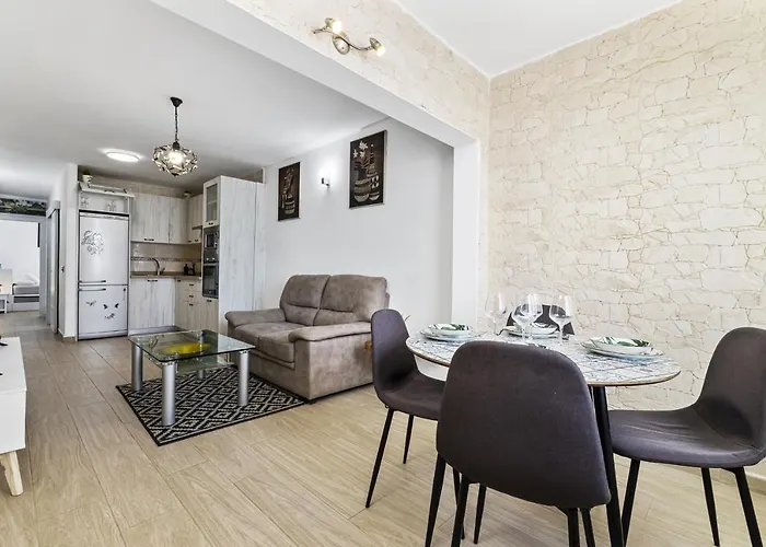 Adama - Gescav * Costa Teguise